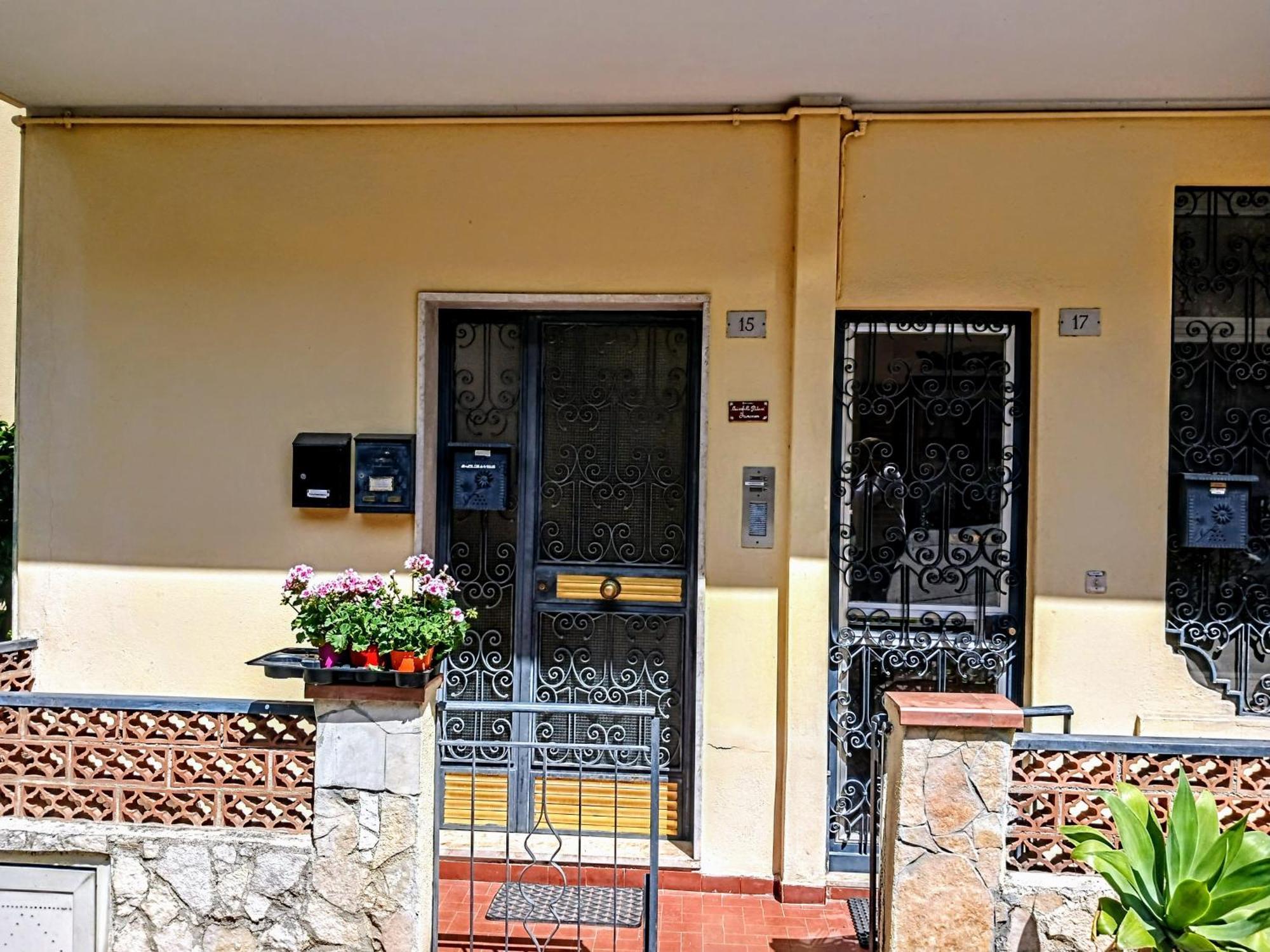 Mungi Bay, Flat With Sea View Roof Top Terrace Giardini-Naxos Habitación foto